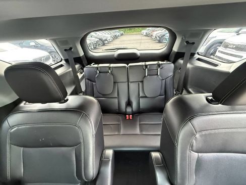 Used 2023 Ford Explorer Limited w/ Limited Technology Package AWD/4WD image 23