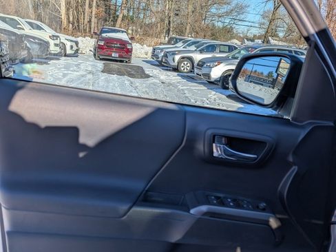 Used 2019 Toyota Tacoma TRD Off-Road w/ Technology Package image 13