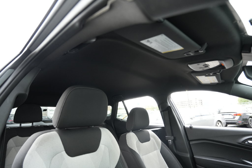 Used 2025 Chevrolet Trax RS w/ Driver Confidence Package FWD image 30