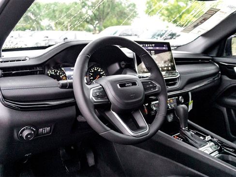 New 2026 Jeep Compass Latitude image 11