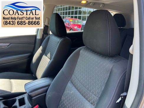 Used 2020 Nissan Rogue SV w/ Sun & Sound Touring Package FWD image 9