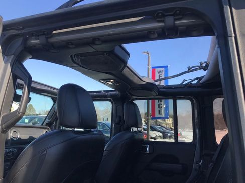 Used 2023 Jeep Wrangler Unlimited Sahara image 40