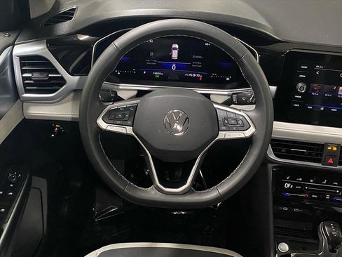 Used 2025 Volkswagen Taos SE image 7