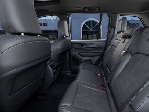 New 2025 Jeep Grand Cherokee Altitude w/ MOPAR Finishing Package image 23