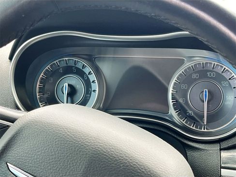 Used 2021 Chrysler 300 Touring w/ Driver Convenience Group image 12