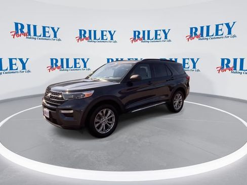 Certified 2023 Ford Explorer XLT w/ Equipment Group 202A AWD/4WD image 7