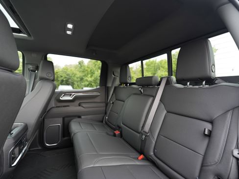 New 2026 Chevrolet Silverado 1500 LTZ w/ LTZ Premium Package AWD/4WD image 10