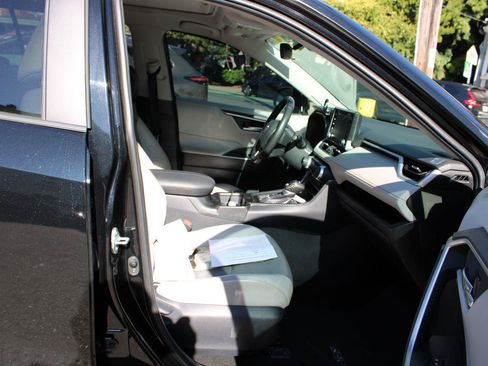 Used 2019 Toyota RAV4 XLE Premium w/ Cold Weather Package AWD/4WD image 14