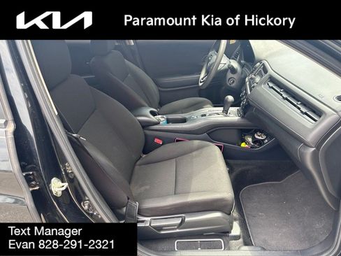 Used 2017 Honda HR-V LX image 9