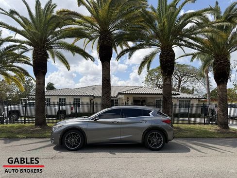 Used 2018 INFINITI QX30 Sport w/ Leather Package image 8