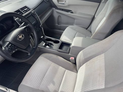 Used 2015 Toyota Camry LE FWD image 5