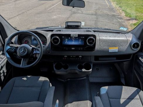 Used 2025 Mercedes-Benz Sprinter 2500 image 26