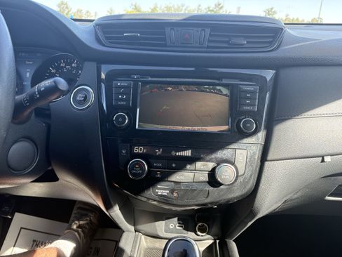 Used 2020 Nissan Rogue SV FWD image 20