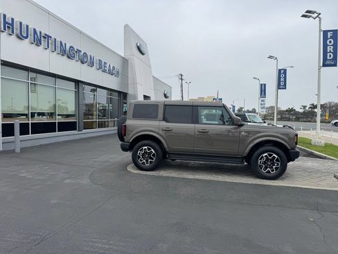 Used 2025 Ford Bronco Outer Banks AWD/4WD image 3