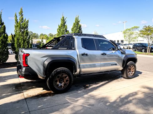 Used 2025 Toyota Tacoma 4x4 Double Cab Hybrid image 11