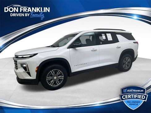 Used 2025 Chevrolet Traverse LT FWD image 1