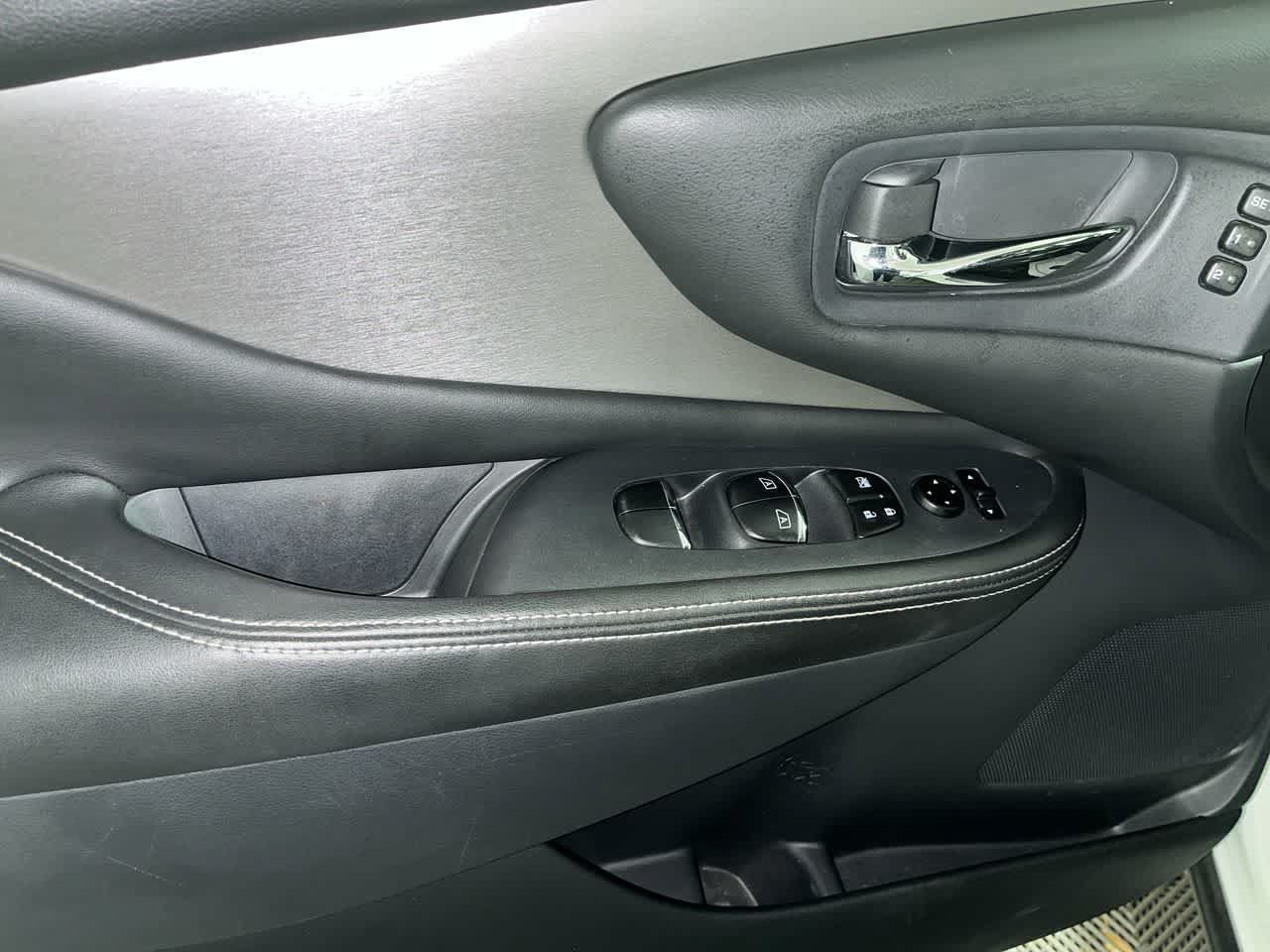 Used 2024 Nissan Murano SL AWD/4WD image 13