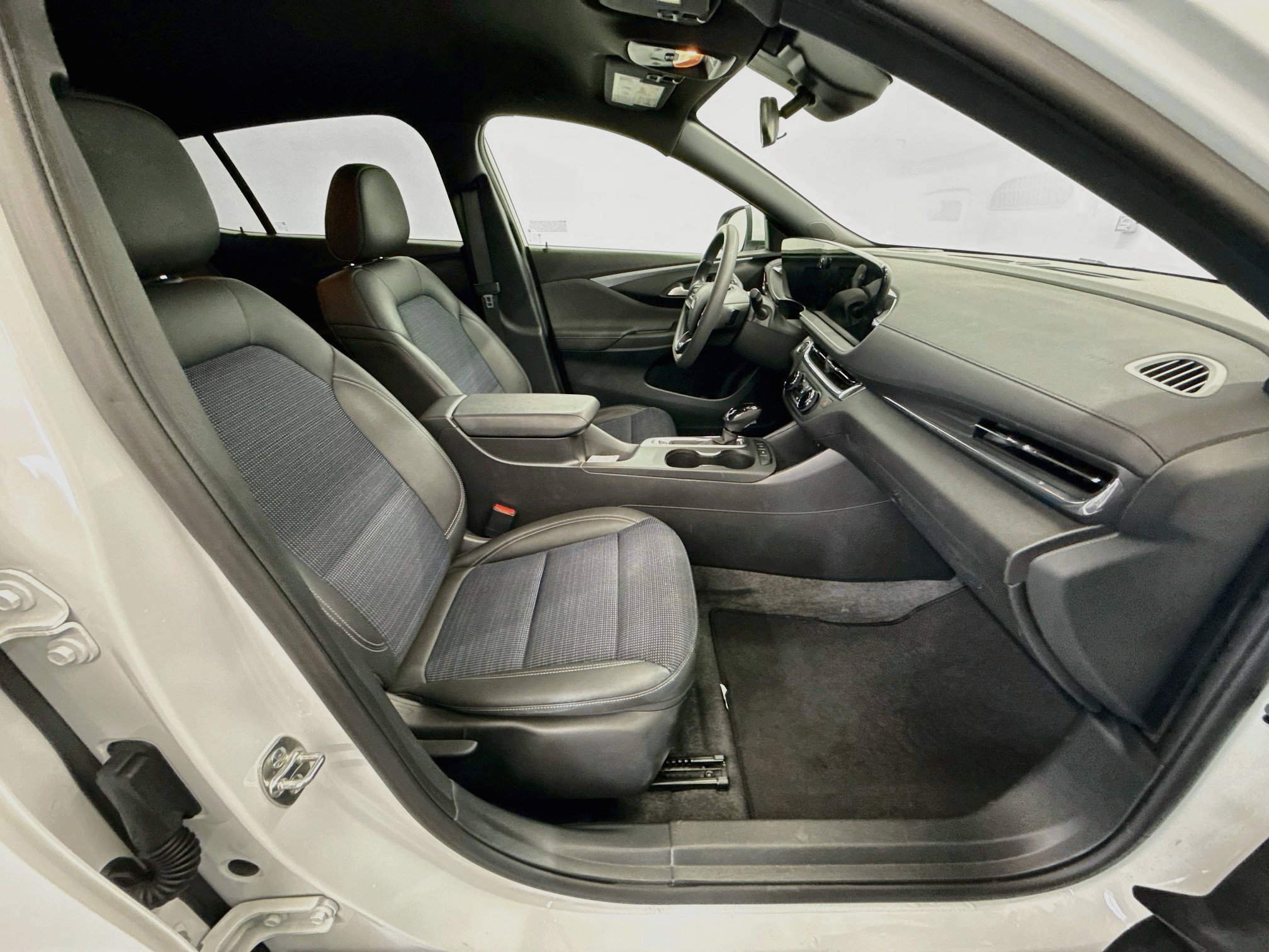 Used 2026 Buick Envista Preferred FWD image 27