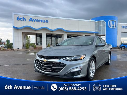 Used 2025 Chevrolet Malibu LT FWD image 1