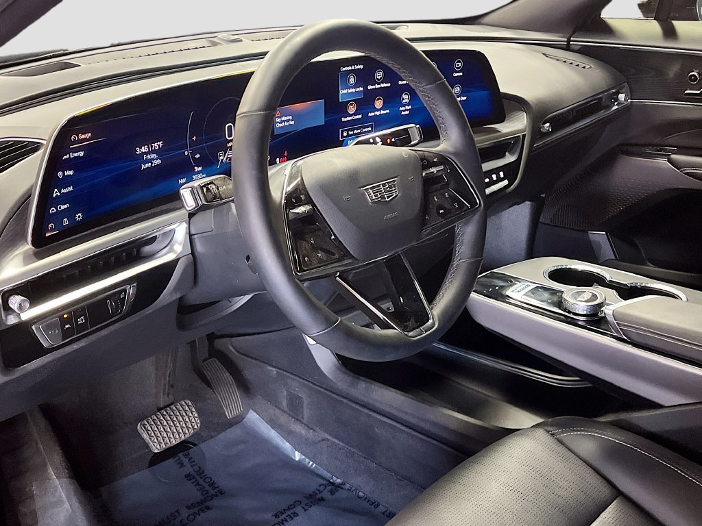 Used 2025 Cadillac Lyriq Sport AWD/4WD image 9