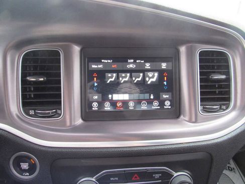 Used 2019 Dodge Charger SXT image 13