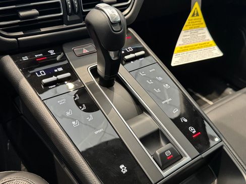 Used 2025 Porsche Macan image 20