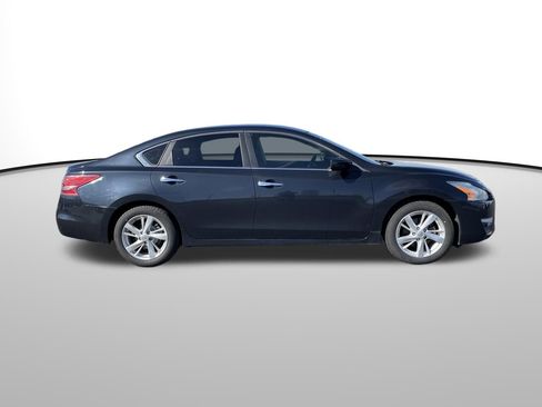 Used 2013 Nissan Altima 2.5 SV image 2