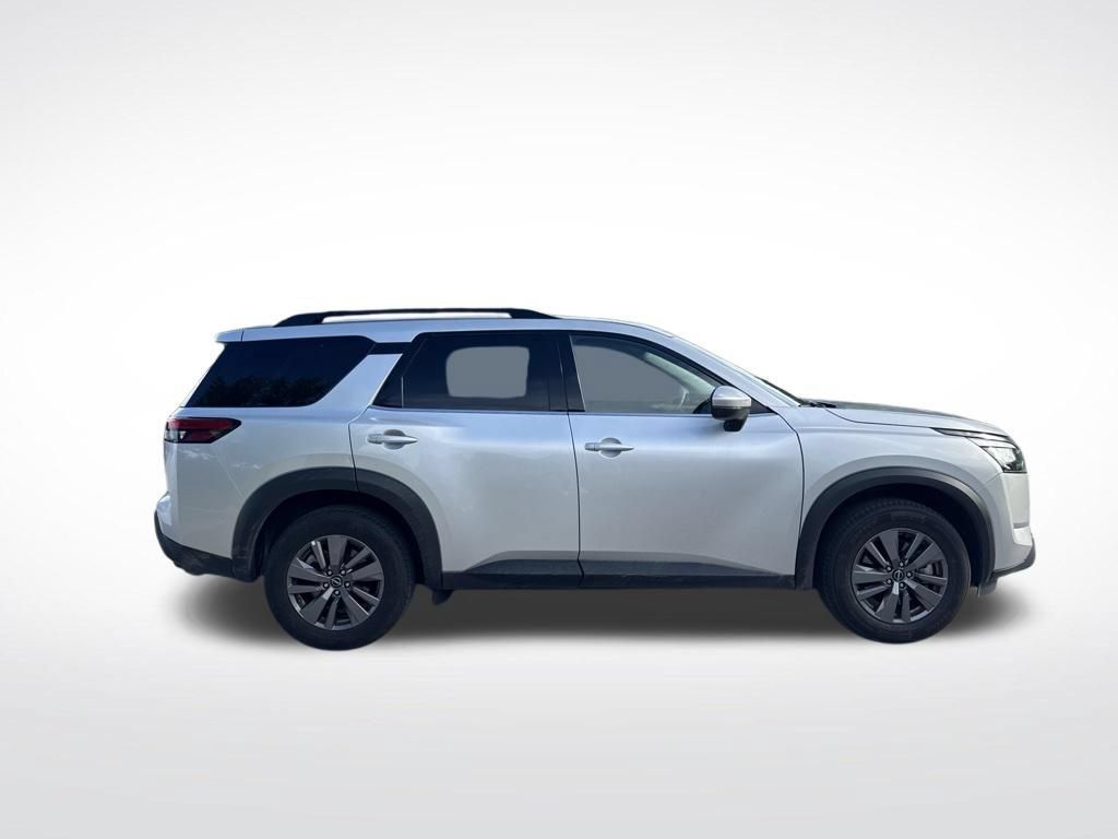 Used 2025 Nissan Pathfinder SV FWD image 4