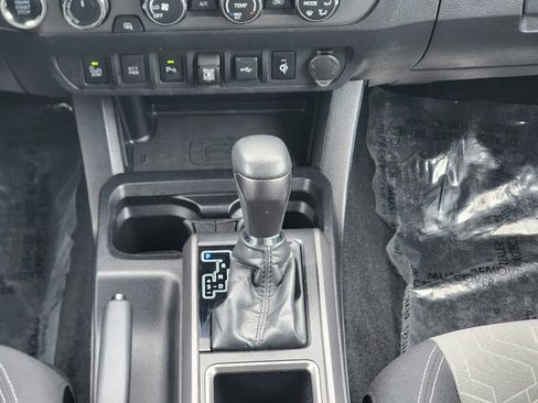 Used 2020 Toyota Tacoma TRD Sport w/ Technology Package image 29