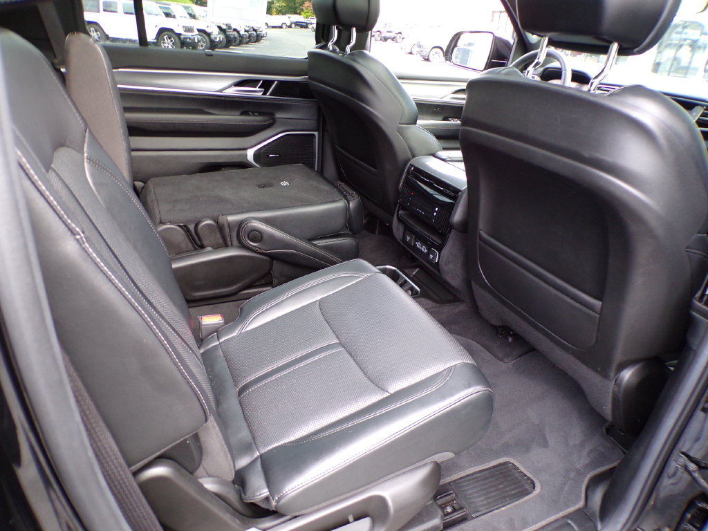 Used 2022 Jeep Wagoneer Series III AWD/4WD image 9