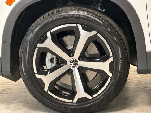 New 2026 Volkswagen Tiguan SE AWD/4WD image 24