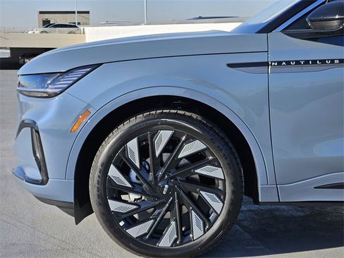 New 2026 Lincoln Nautilus Black Label w/ Jet Appearance Package image 9