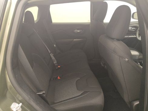 Used 2020 Jeep Cherokee Latitude AWD/4WD image 19