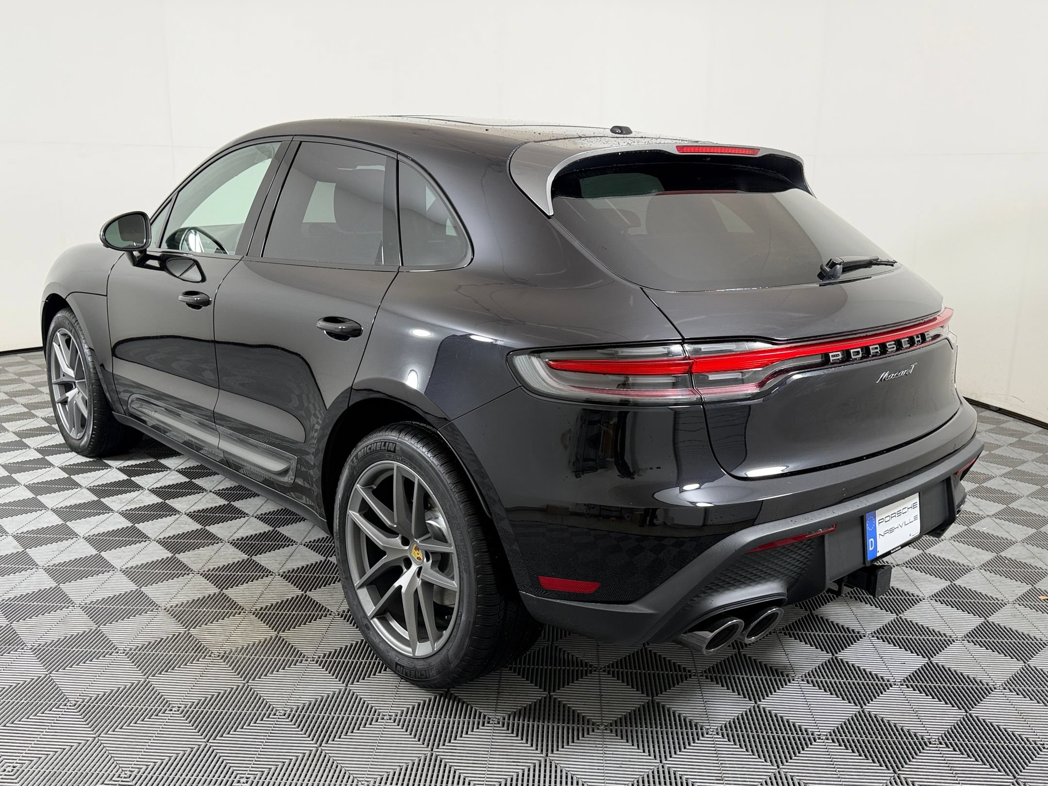 Used 2026 Porsche Macan Turbo AWD/4WD image 3