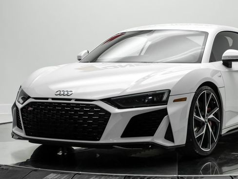 Used 2021 Audi R8 V10 RWD image 2