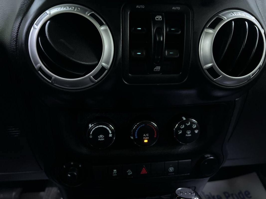 Used 2017 Jeep Wrangler Unlimited Sahara w/ Connectivity Group AWD/4WD image 22