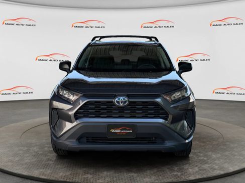 Used 2021 Toyota RAV4 LE AWD/4WD image 3