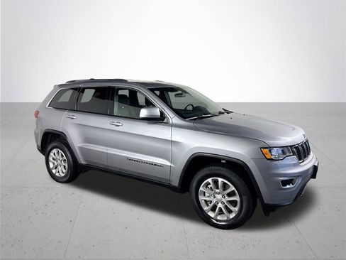 Used 2021 Jeep Grand Cherokee Laredo image 4