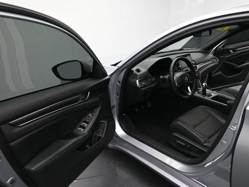 Used 2018 Honda Accord Sport image 12