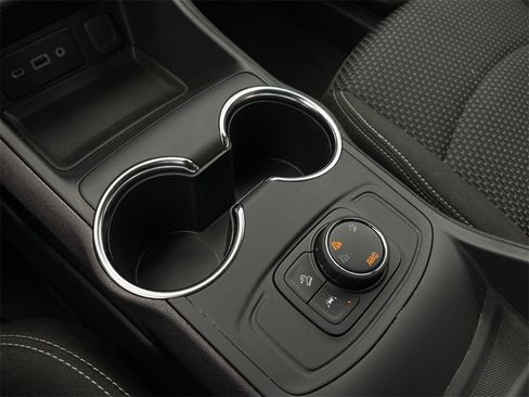 Used 2024 GMC Terrain SLE image 17