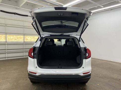 Used 2023 GMC Terrain SLT image 29