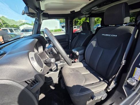 Used 2016 Jeep Wrangler Unlimited Rubicon w/ Connectivity Group AWD/4WD image 14