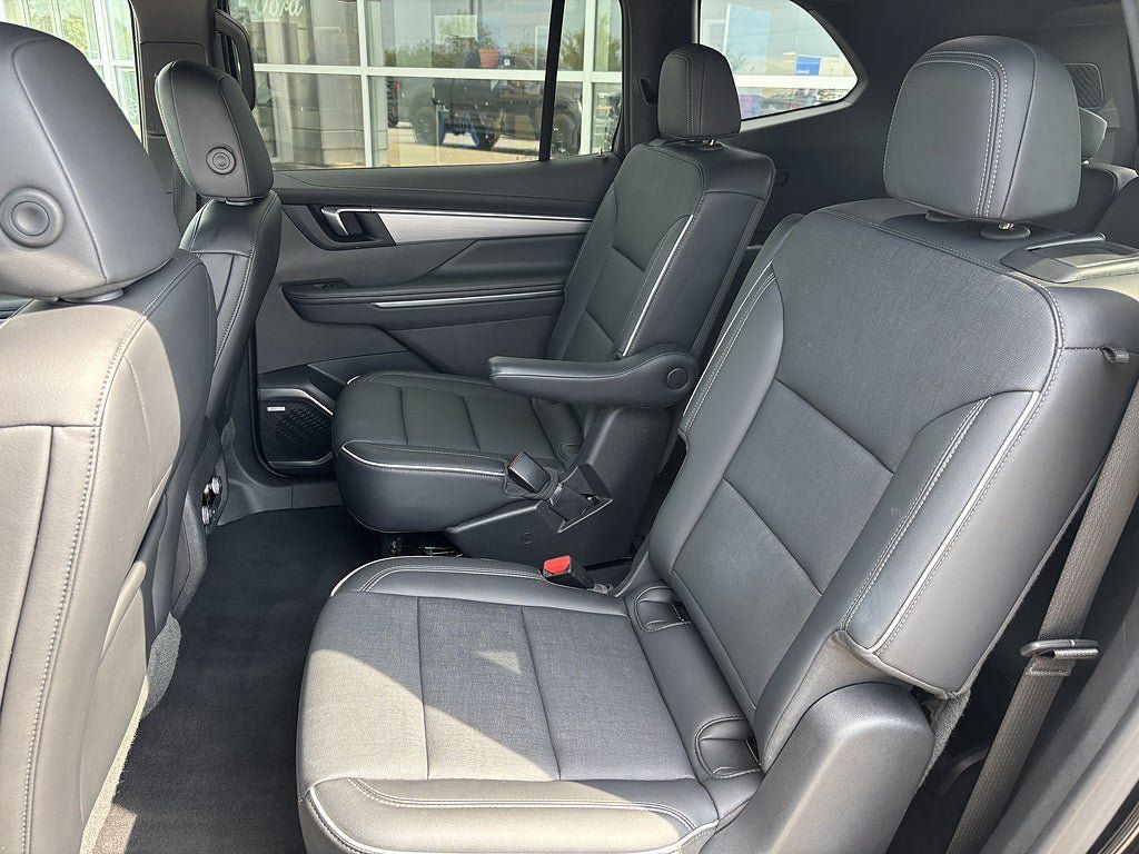 Used 2025 Buick Enclave Preferred AWD/4WD image 16