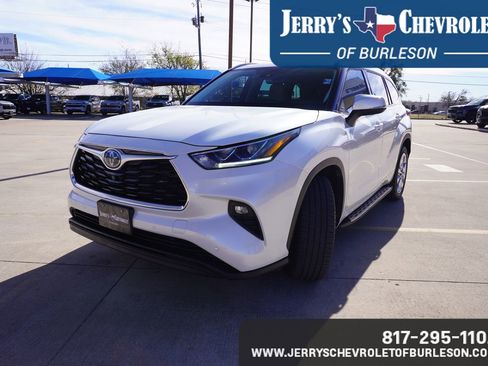 Used 2022 Toyota Highlander Limited image 2