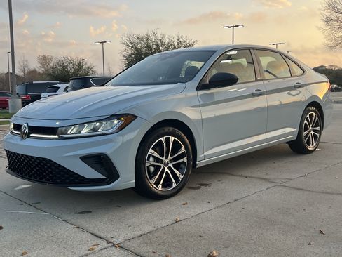 Certified 2025 Volkswagen Jetta Sport image 5