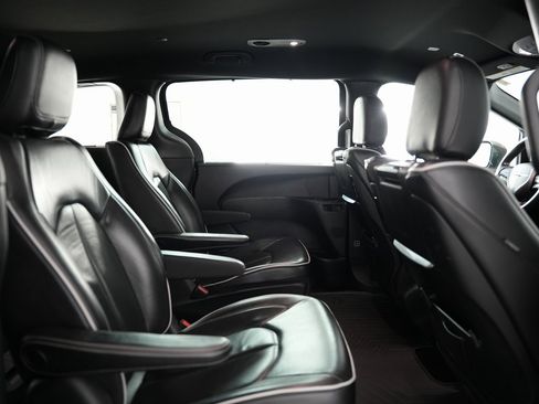 Used 2019 Chrysler Pacifica Limited w/ Advanced Safetytec Group image 40