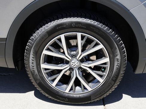 Used 2019 Volkswagen Tiguan SE AWD/4WD image 13