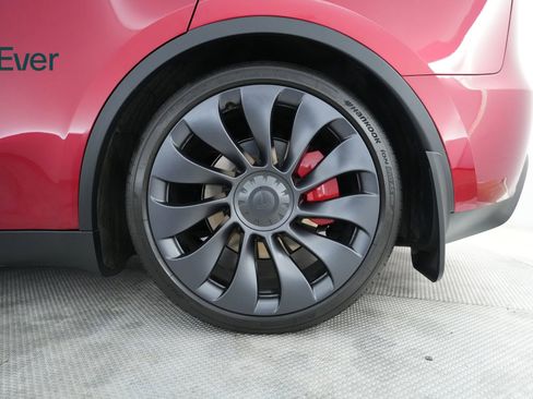 Used 2024 Tesla Model Y Performance AWD/4WD image 9