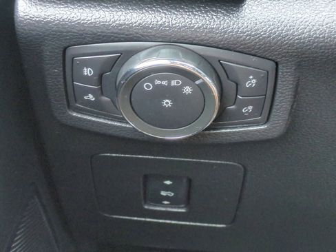 Used 2016 Ford F150 Lariat w/ Equipment Group 502A Luxury AWD/4WD image 28