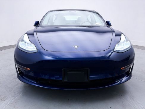Used 2022 Tesla Model 3 Standard Range image 9